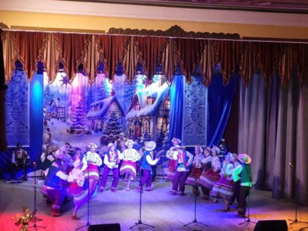 У Ковелі колядував народний аматорський ансамбль пісні і танцю «Лісова пісня»10