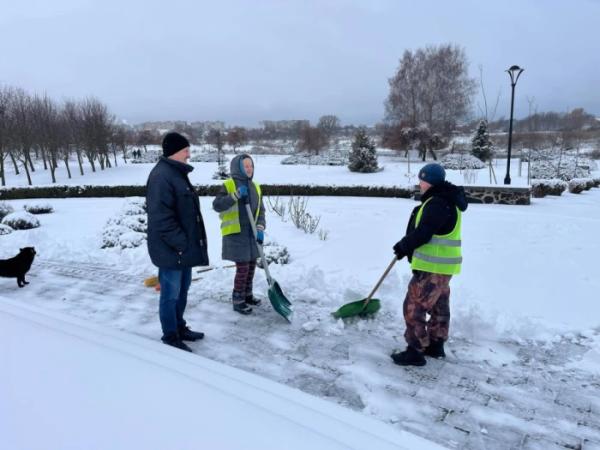 У Ковелі комунальники під час снігопаду працювали у посиленому режимі6