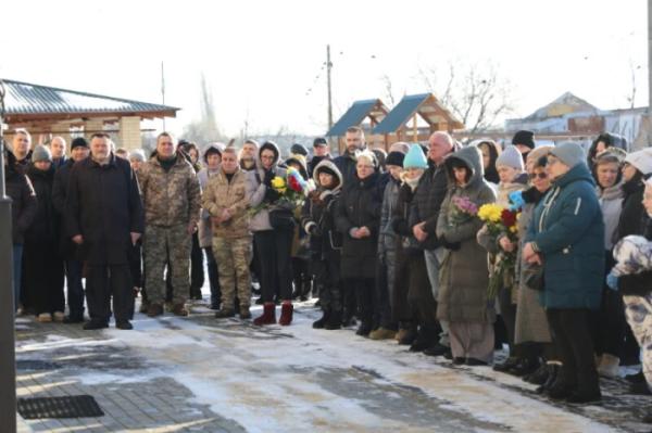 У Луцьку в останню дорогу провели захисника України Вадима Кравчука9