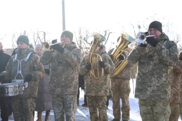 У Луцьку в останню дорогу провели захисника України Вадима Кравчука2
