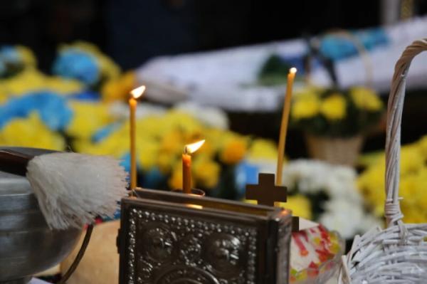 У Луцьку в останню дорогу провели захисника України Вадима Кравчука27