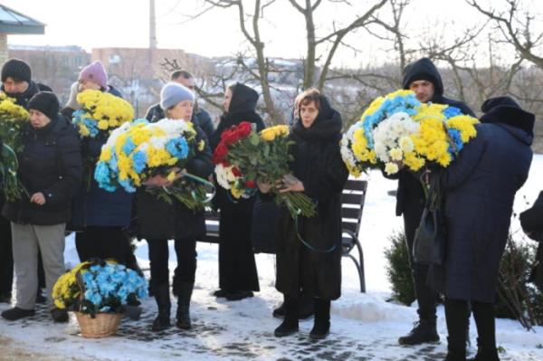У Луцьку в останню дорогу провели захисника України Вадима Кравчука16