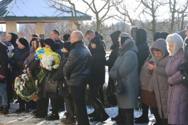 У Луцьку в останню дорогу провели захисника України Вадима Кравчука13