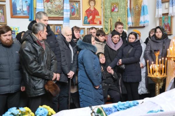 У Луцьку в останню дорогу провели захисника України Вадима Кравчука29