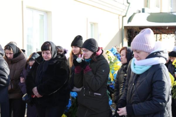 У Луцьку в останню дорогу провели захисника України Вадима Кравчука4