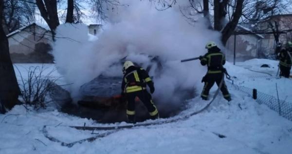 У Нововолинську рятувальники ліквідували пожежу автомобіля
