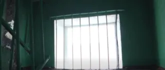 У під’їзді будинку в Подільську підпалили інтернет-обладнання