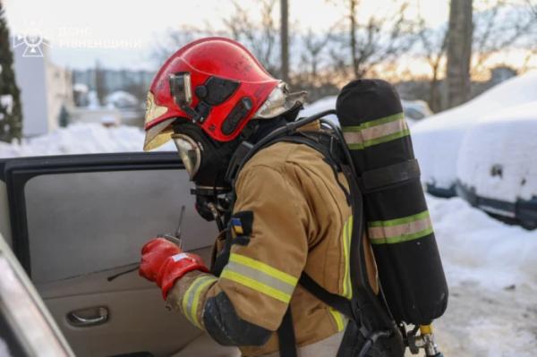 У Рівному рятувальники ліквідували загорання електромобіля Nissan Leaf4