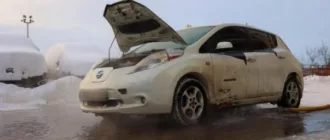 У Рівному рятувальники ліквідували загорання електромобіля Nissan Leaf