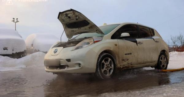 Ліквідація займання електромобіля / ДСНС Рівненщини