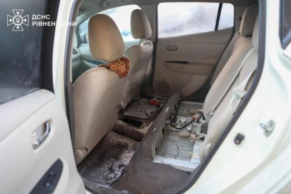 У Рівному рятувальники ліквідували загорання електромобіля Nissan Leaf1