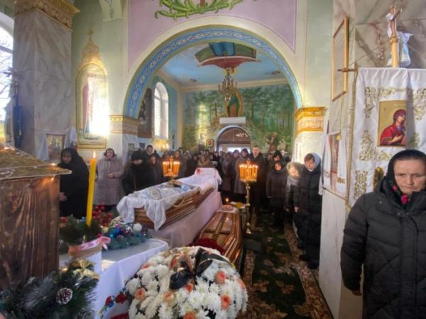 У селі Бубнів відбувся похорон настоятеля протоієрея Богдана Старовського2