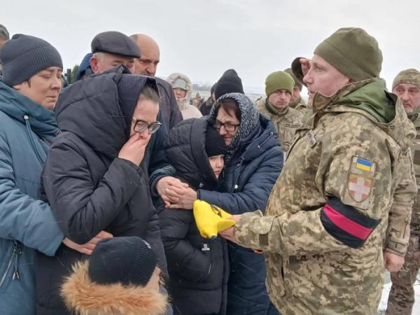 У Турійську попрощалися із захисником Олександр Євтушком47