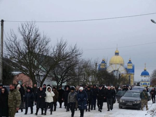 У Турійську попрощалися із захисником Олександр Євтушком19