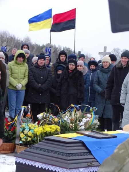 У Турійську попрощалися із захисником Олександр Євтушком36