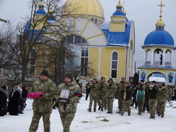 У Турійську попрощалися із захисником Олександр Євтушком16