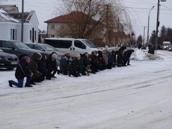 У Турійську попрощалися із захисником Олександр Євтушком17