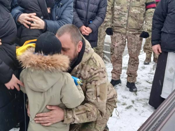 У Турійську попрощалися із захисником Олександр Євтушком50