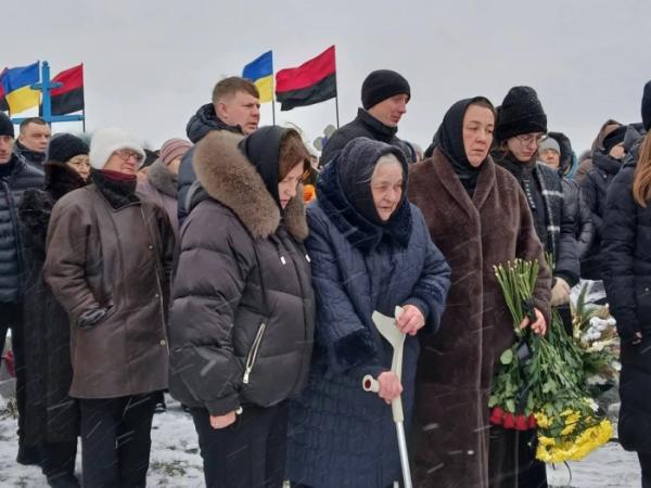 У Турійську попрощалися із захисником Олександр Євтушком46