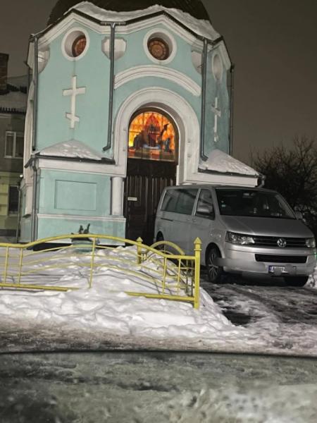 У Володимирі невідомі вночі навідались до каплички Всіх святих землі Волинської4