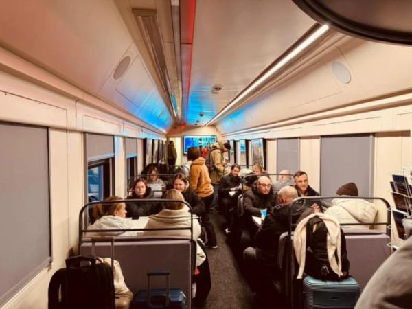 Укрзалізниця розгорнула перший пункт незламності у польському Холмі1