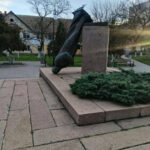 В оккупированном Крыму ураган повалил памятник Ленину / Фото