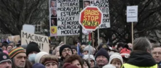 Масштабний протест у Чехії: десяти тисяч людей вийшли на підтримку президента Павела