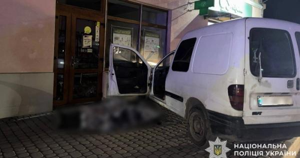 Поліція розслідує обставини смерті чоловіка в Ужгороді, який помер за кермом автомобіля