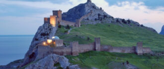 У Феодосії під загрозою обвалення Докова вежа Генуезької фортеці