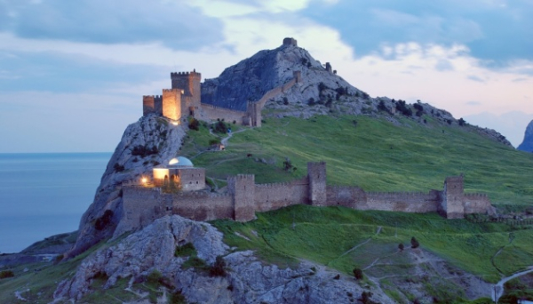 У Феодосії під загрозою обвалення Докова вежа Генуезької фортеці0