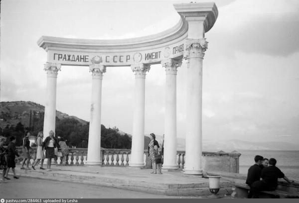 В Алушті окупанти зносять знаменитий символ міста1