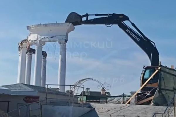 В Алушті окупанти зносять знаменитий символ міста0